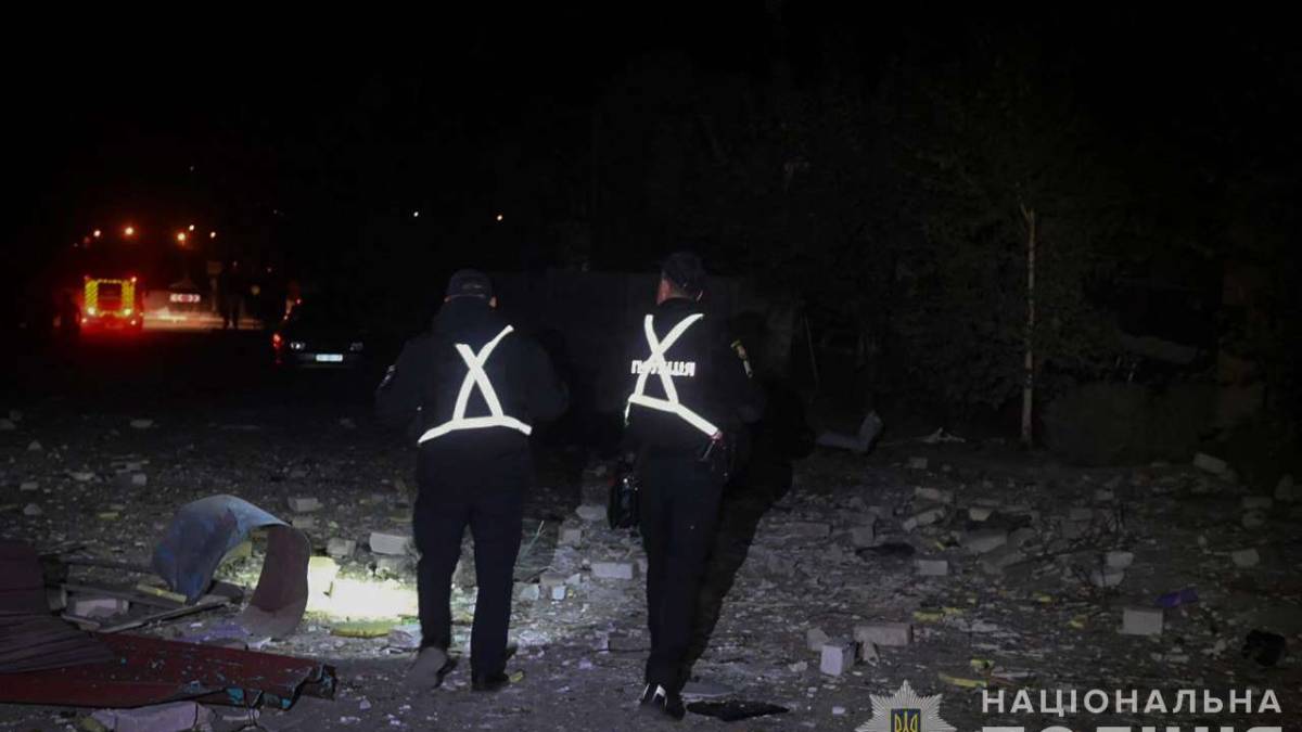 Запоріжжя під черговою ракетною атакою окупантів: поліція показала наслідки