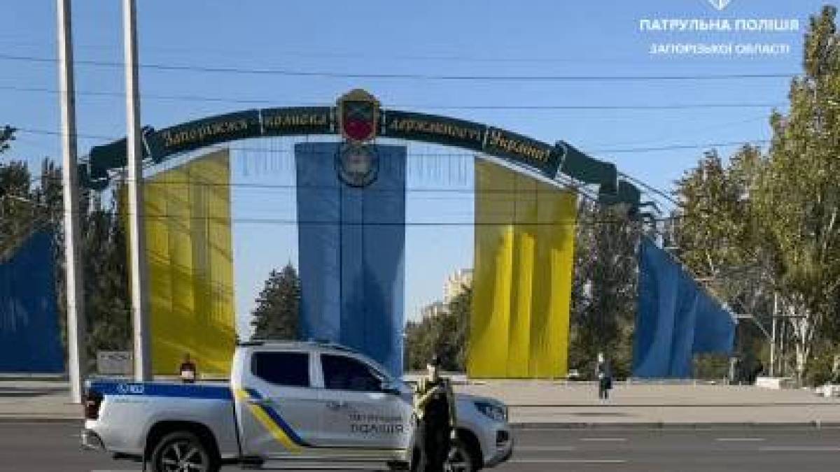 Запоріжці зупиняються, щоб вшанувати пам’ять загиблих