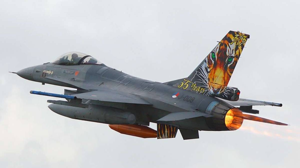 У Нідерландах відбудеться прощальний політ винищувачів F-16 (доповнено)