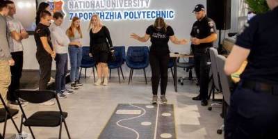 Патрульні поліцейські Запоріжжя ознайомили студентів з особливостями своєї роботи
