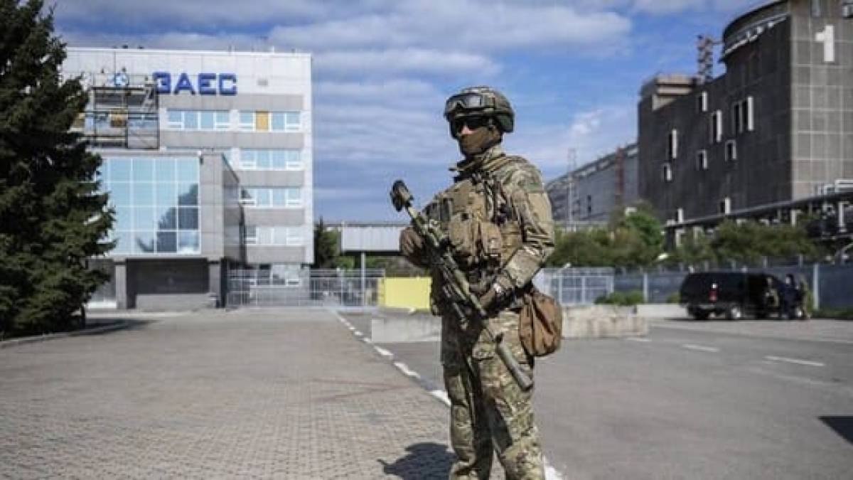 Міжнародні спостерігачі підтвердили вибух безпілотника неподалік від Запорізької АЕС під контролем росії