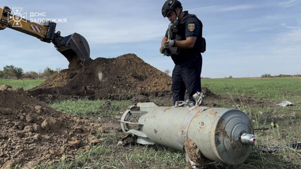 Піротехніки ДСНС знешкодили 250-кілограмову фугасну авіабомбу росіян на Запоріжжі