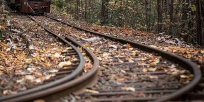 На залізничних станціях Запоріжжя змінено рух поїздів через ворожу атаку – які поїзди затримуються