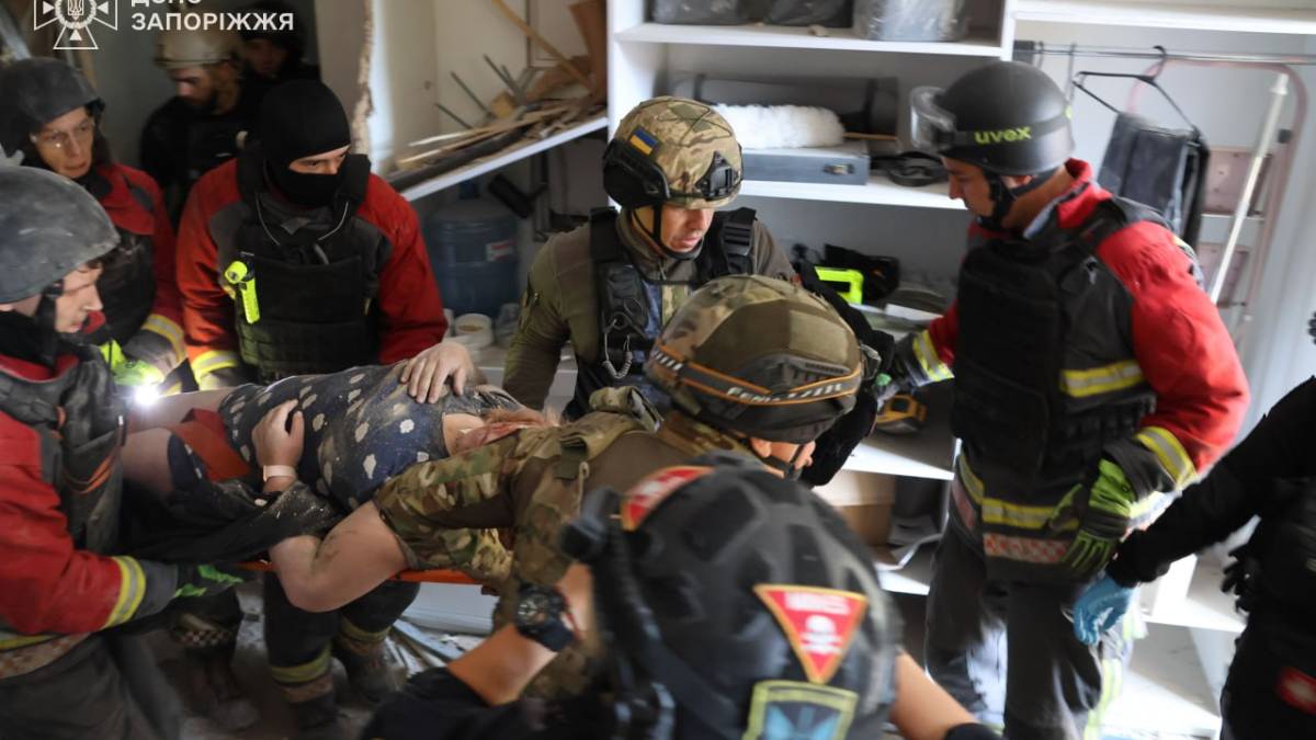 У Запоріжжі 13 людей, включно з 17-річним підлітком, травмовано через російські авіаудари — ДСНС (ФОТО, ВІДЕО)