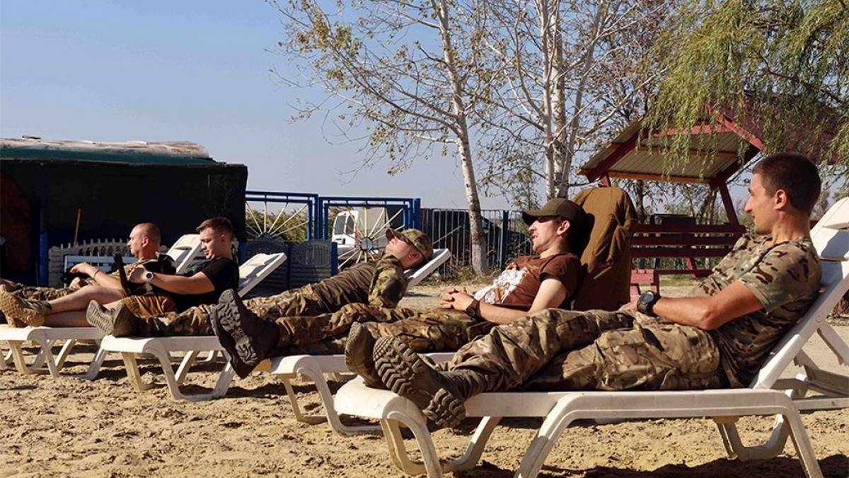 Як запорізькі гвардійці відновлюють сили після важких боїв (фото)