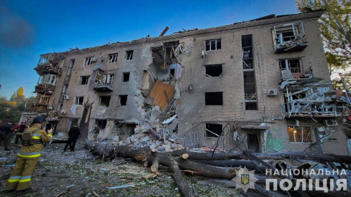 росіяни скинули 13 авіабомб на Запоріжжя: на місцях ворожих влучань працює поліція