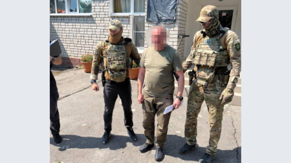Ексвоєнкома з Запоріжжя, крім корупції, звинувачують у залученні підлеглих до ремонту свого будинку