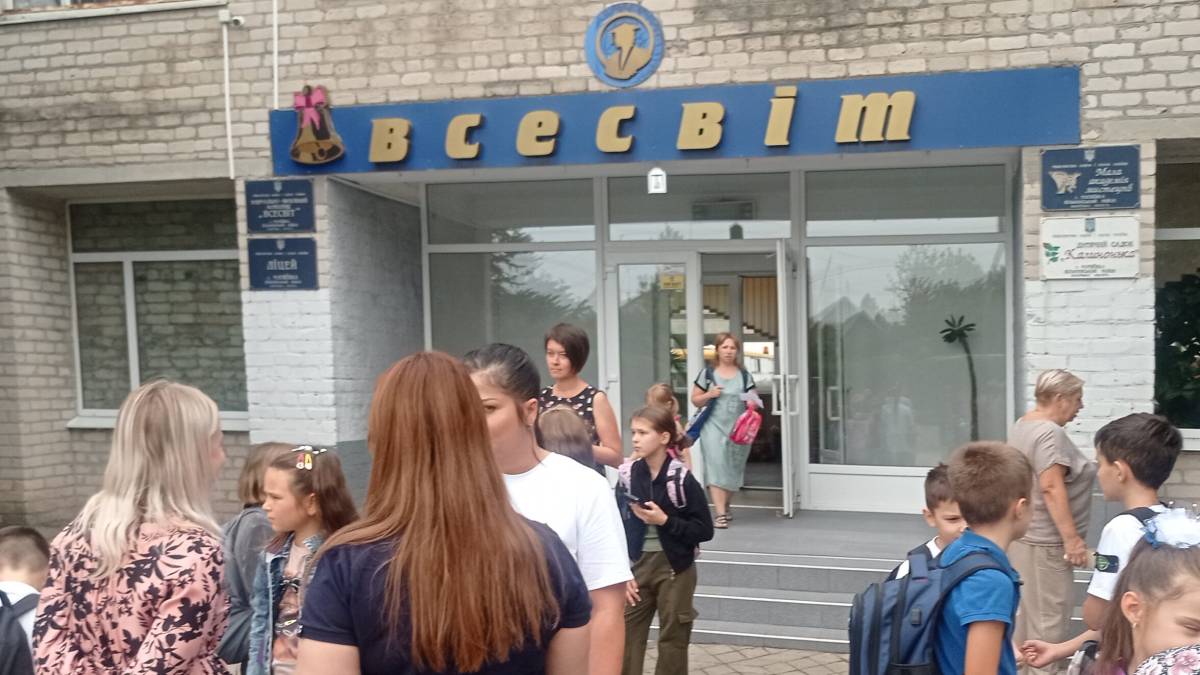 Матвіївська школа: сльози радості та дарунки до початку навчального року