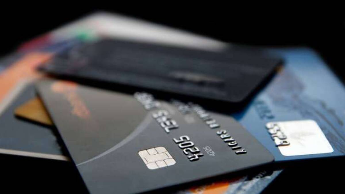 В Україні набули чинності нові правила для карткових переказів