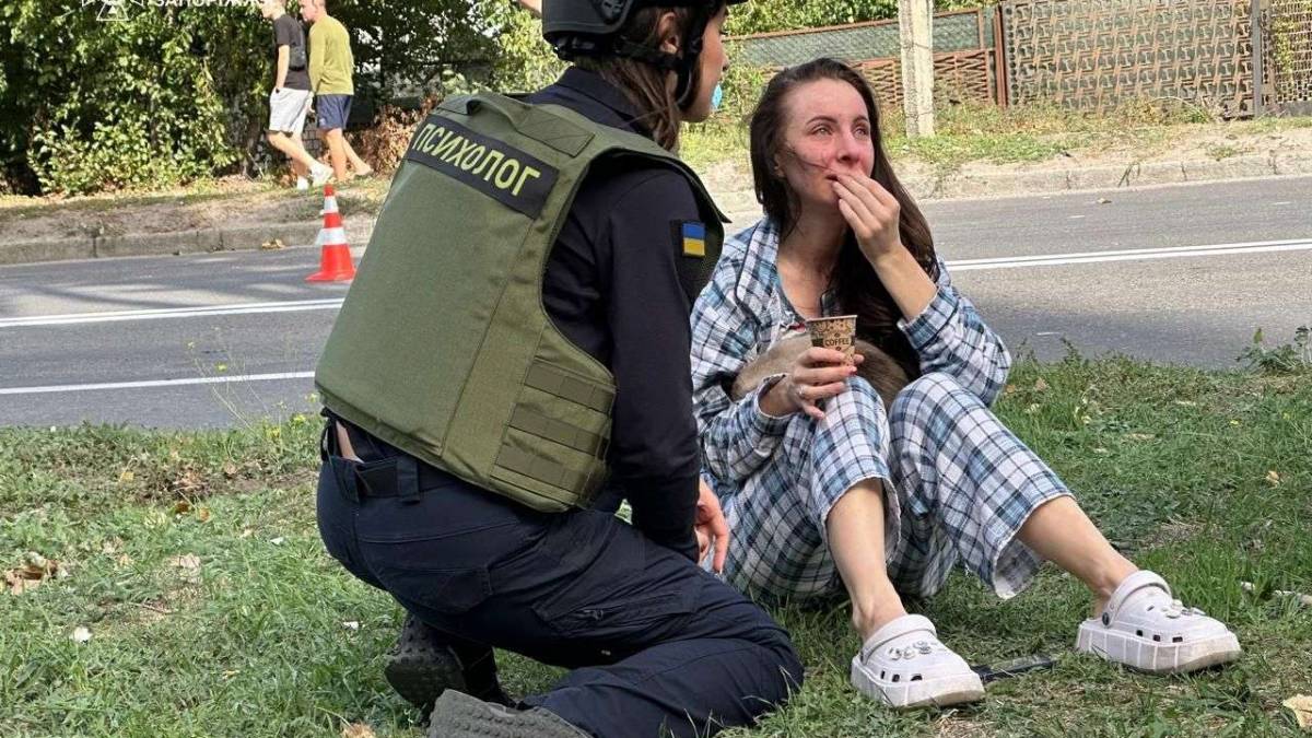 Відео ліквідації наслідків авіаудару по місту Запоріжжю