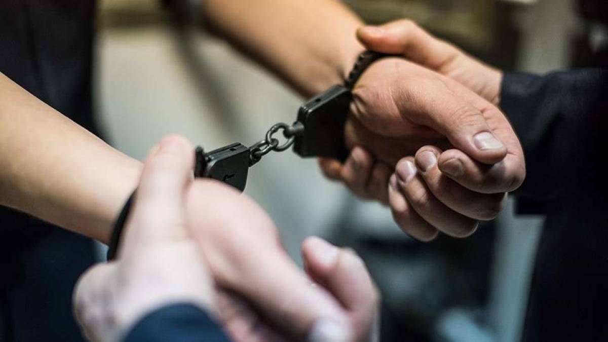 У Запоріжжі злочинці вимагали гроші з покупців зброї