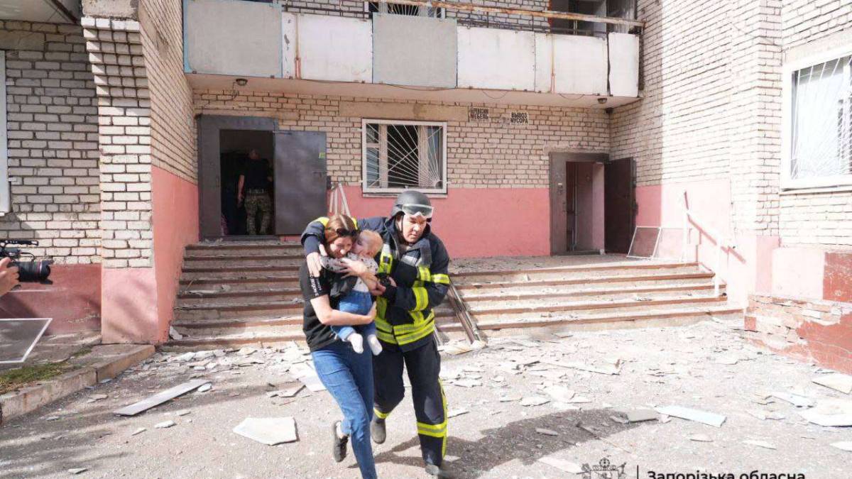 Кількість потраждалих внаслідок ворожого удару по Запоріжжю зросла до 25: одна людина загинула