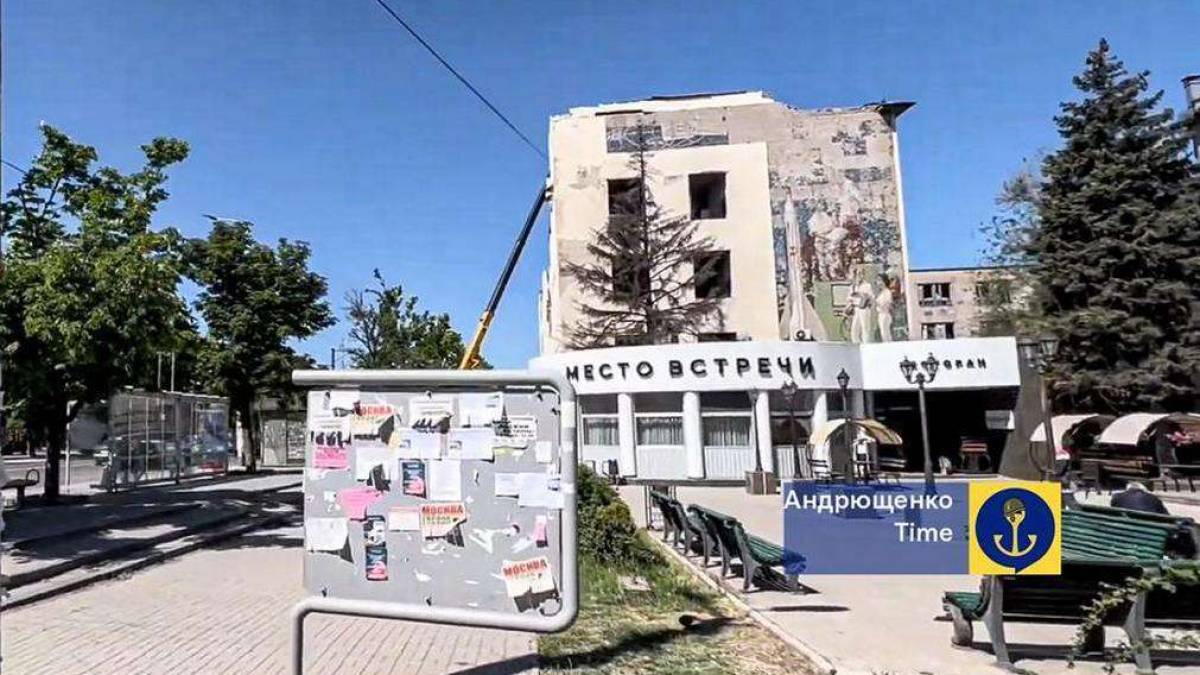 У Маріуполі рашисти знищують мозаїку всесвітньо відомого запорізького художника