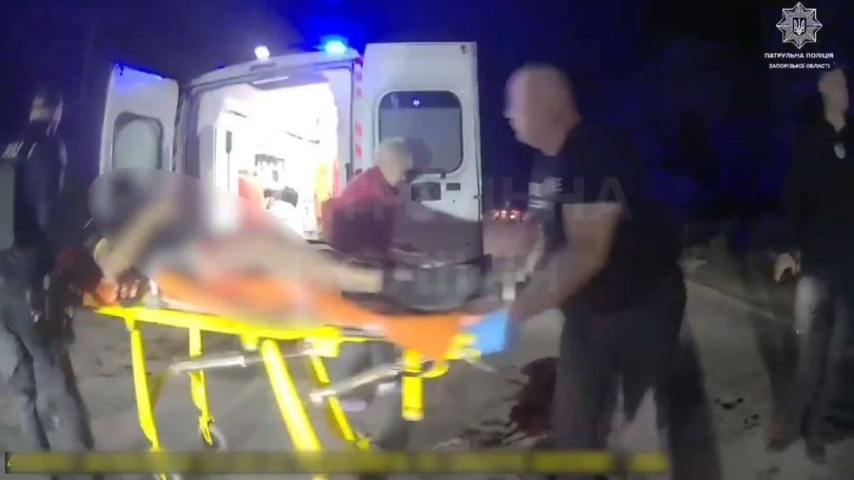Запорізькі поліцейські врятували життя пораненому чоловіку — відео