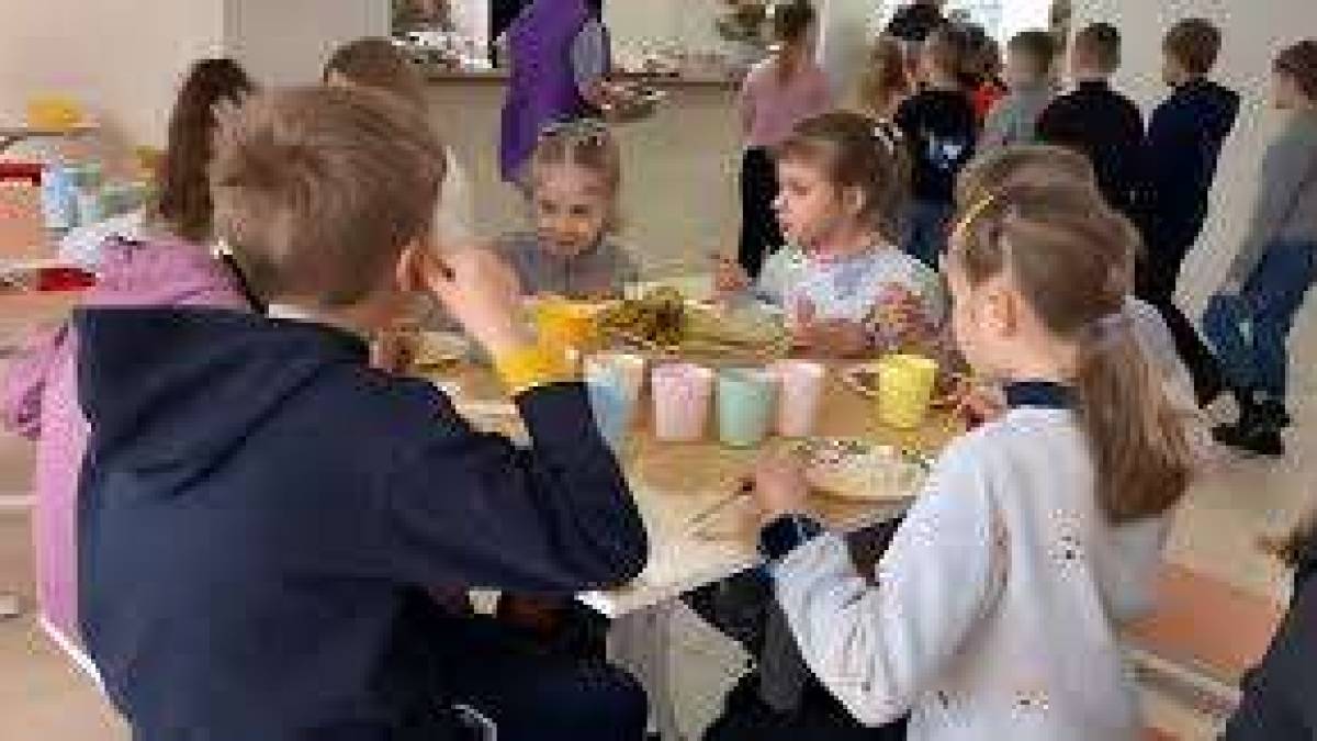 У десяти школах Запоріжжя почали безкоштовно годувати учнів