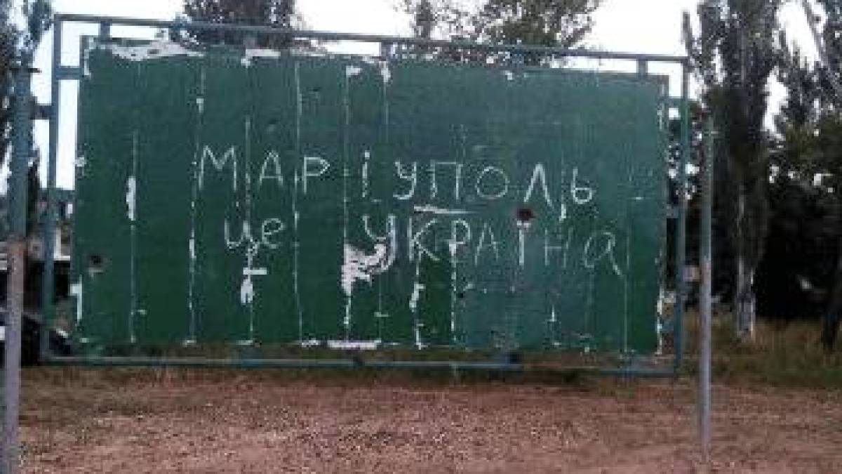 російські загарбники гинуть у Маріуполі за загадкових обставин