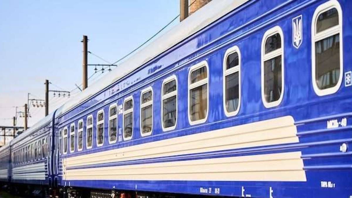 Поїзд, який курсує між Запоріжжям і Закарпаттям, тимчасово змінить маршрут