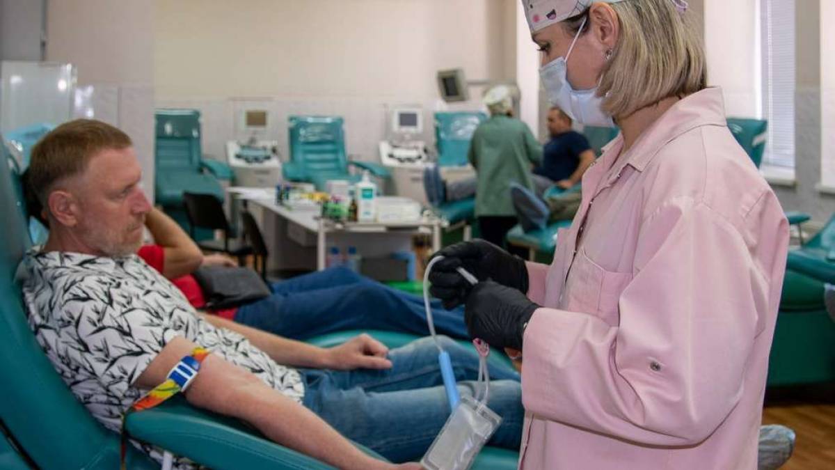 У Запоріжжі військові поповнили банк крові майже на 10 літрів (фото)