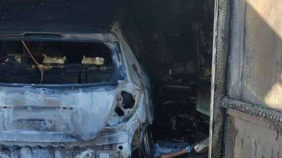 У Запоріжжі згорів гараж разом із автомобілем