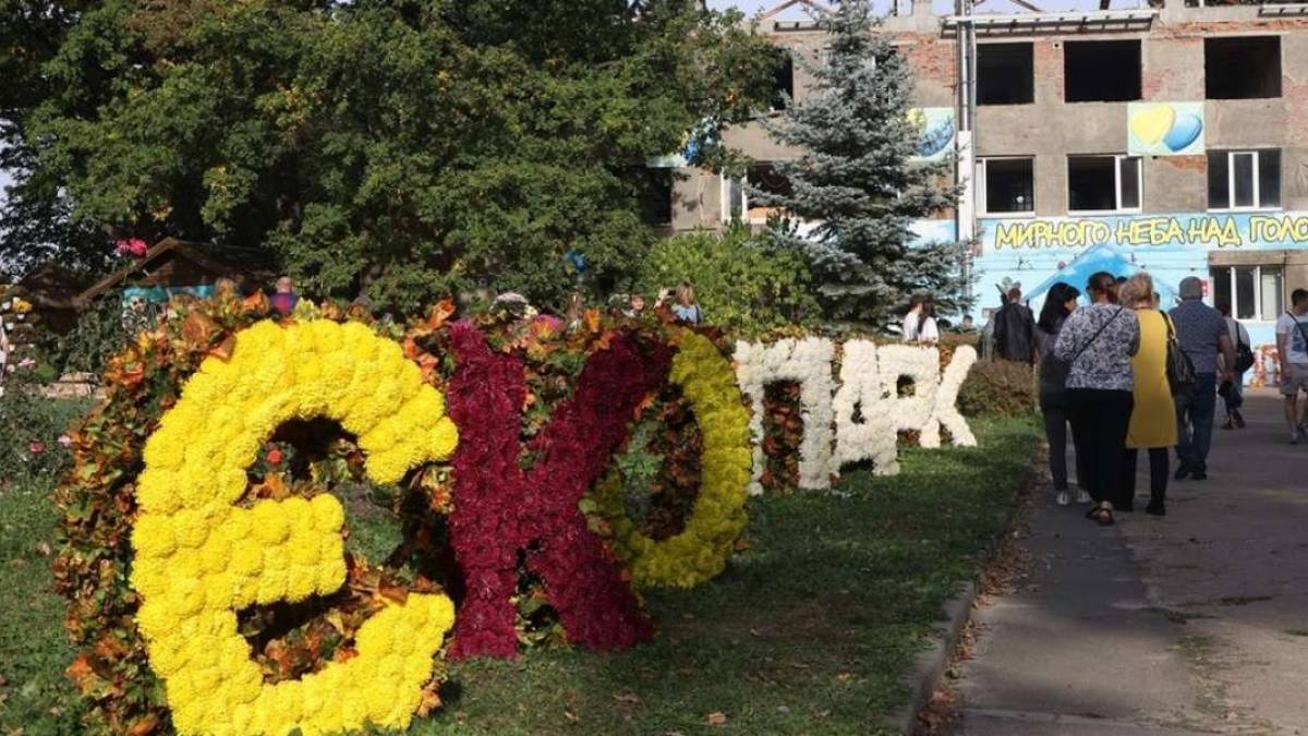 У харківському Екопарку, що опинився на лінії вогню, попри все відкрився традиційний бал хризантем