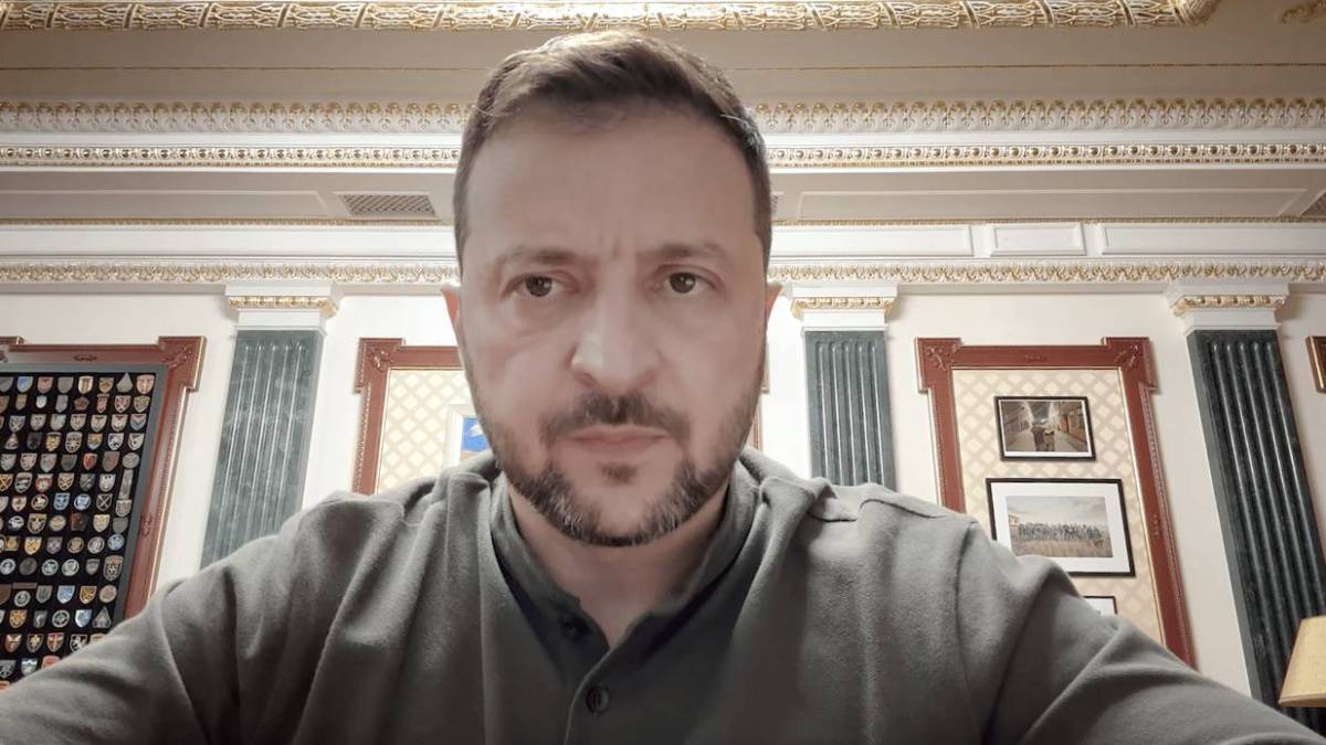 Президент ввів у дію два пакети санкцій: щодо зрадників і військового виробництва в рф