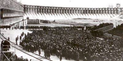 10 жовтня  (1932 рік) — у Запоріжжі запускають Дніпрогес