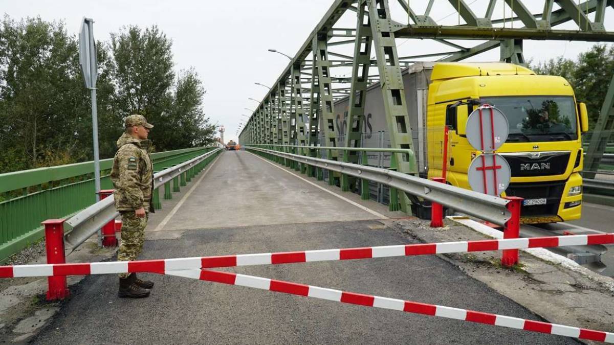 На Закарпатті реконструюють КПП «Чоп – Захонь», але КПП «Чоп – Захонь» працює в штатному режимі в обох напрямках.