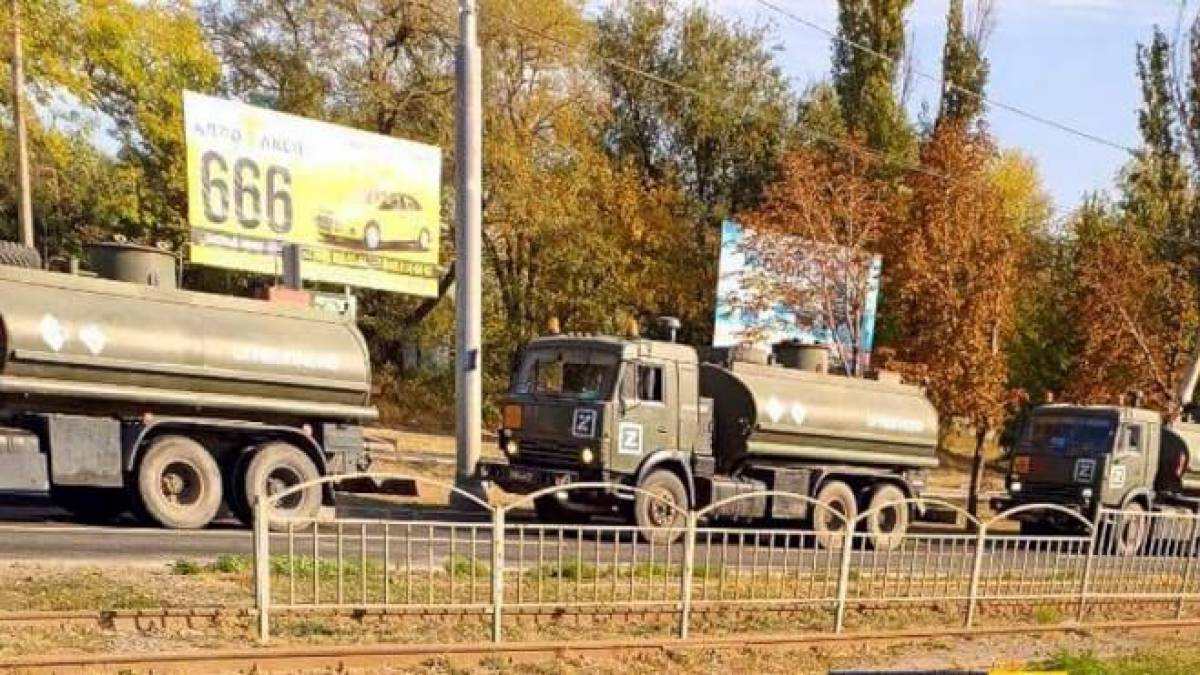 У Запорізьку область окупанти переправляють через Маріуполь колони паливозаправників