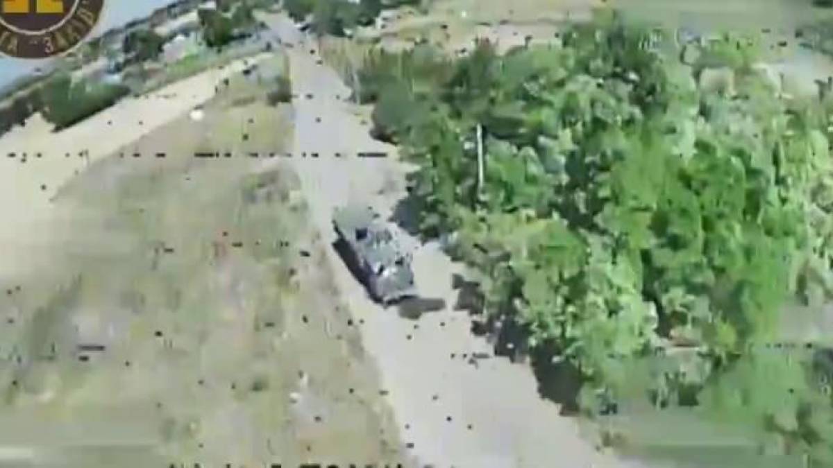 На Запорізькому напрямку спецпризначенці дроном знищили ворожу вантажівку – відео