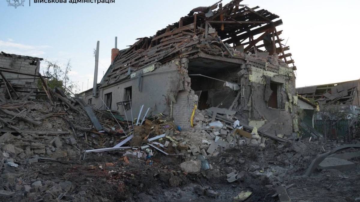 Такий вигляд мають будинки запоріжців після нічного удару росіян (відео)