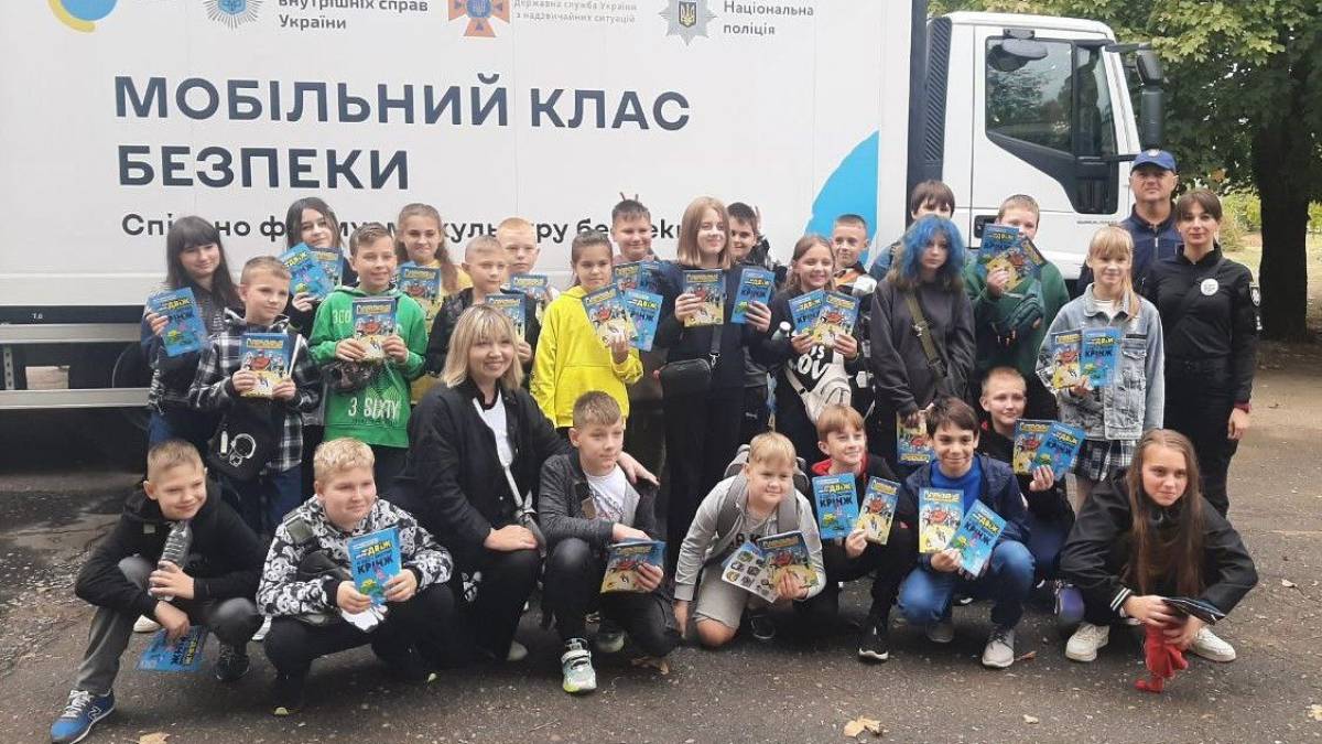 Мобільний клас безпеки продовжує навчати дітей Запоріжжя правилам безпеки