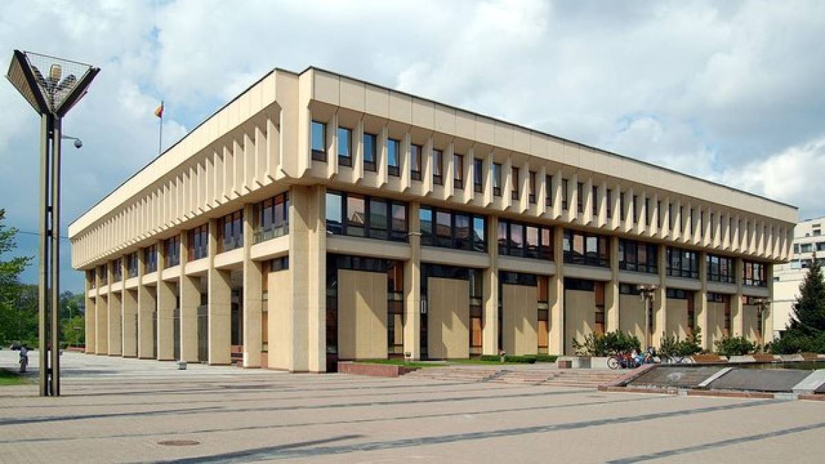 У неділю в Литві  проходить перший тур голосування на парламентських виборах