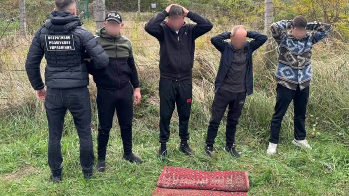 Мешканець Запоріжжя намагався потрапити до Угорщини за допомогою килимка-всюдихода