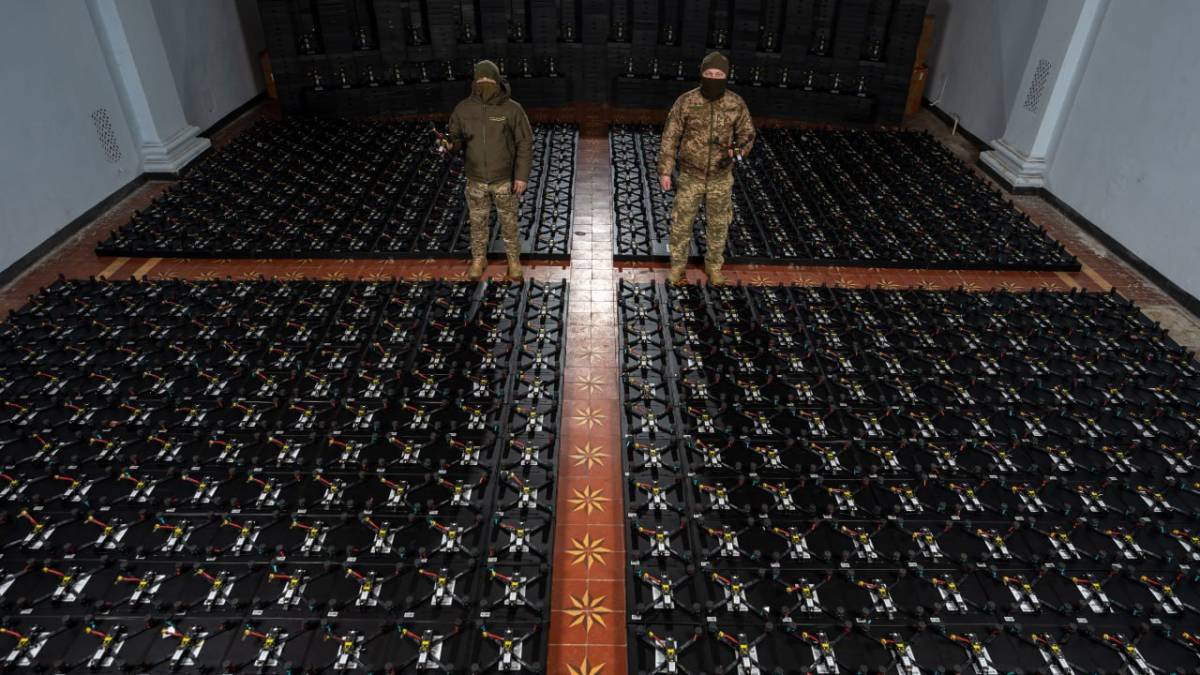 Держава закупила і відправила на фронт обіцяний мільйон дронів