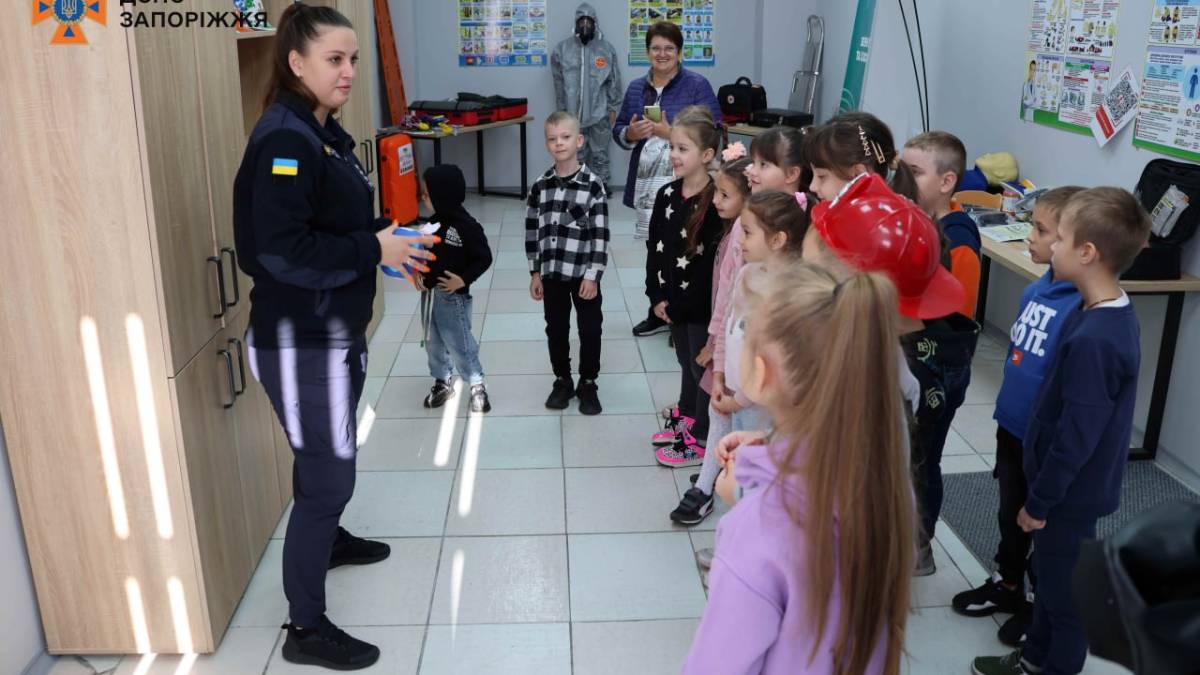 Учні Запоріжжя взяли участь у пізнавальному заході у класі безпеки ДСНС