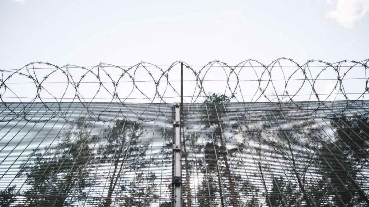 Латвія побудувала вже 80% паркану на кордоні з рф: випереджує графік