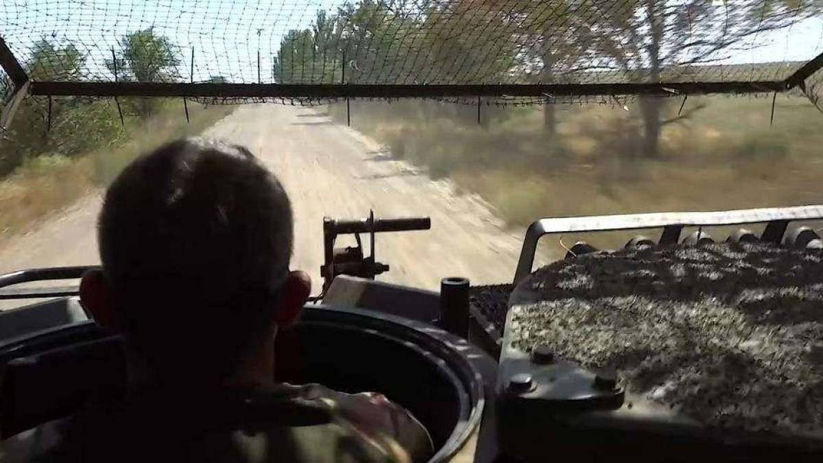 На Запоріжжі на голландському броньовику воює боєць із позивним Анархіст (фото)
