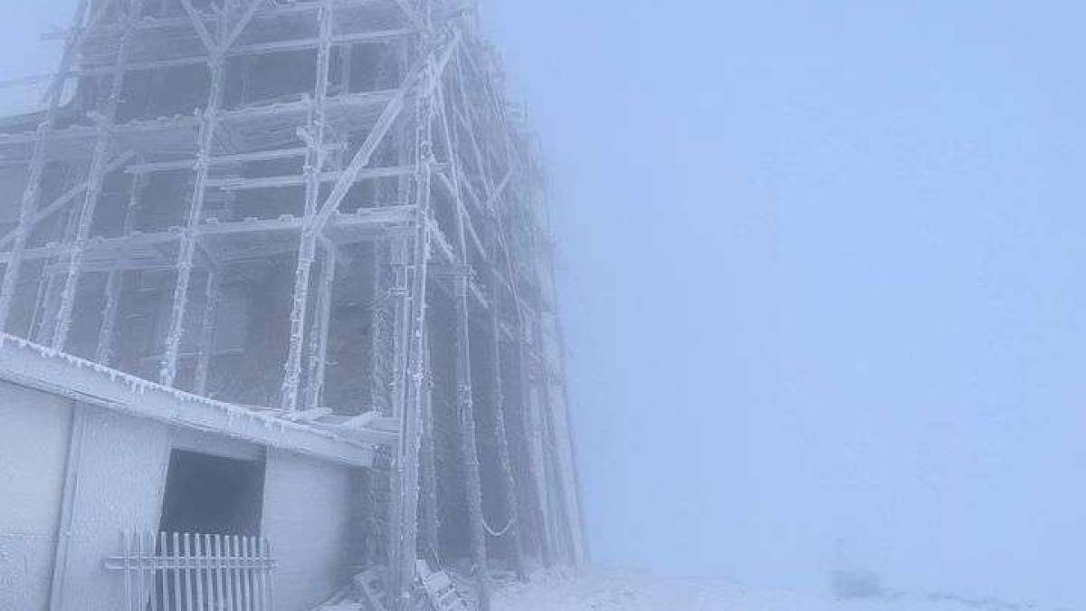 На горі Піп Іван сніг, температура повітря -6°С