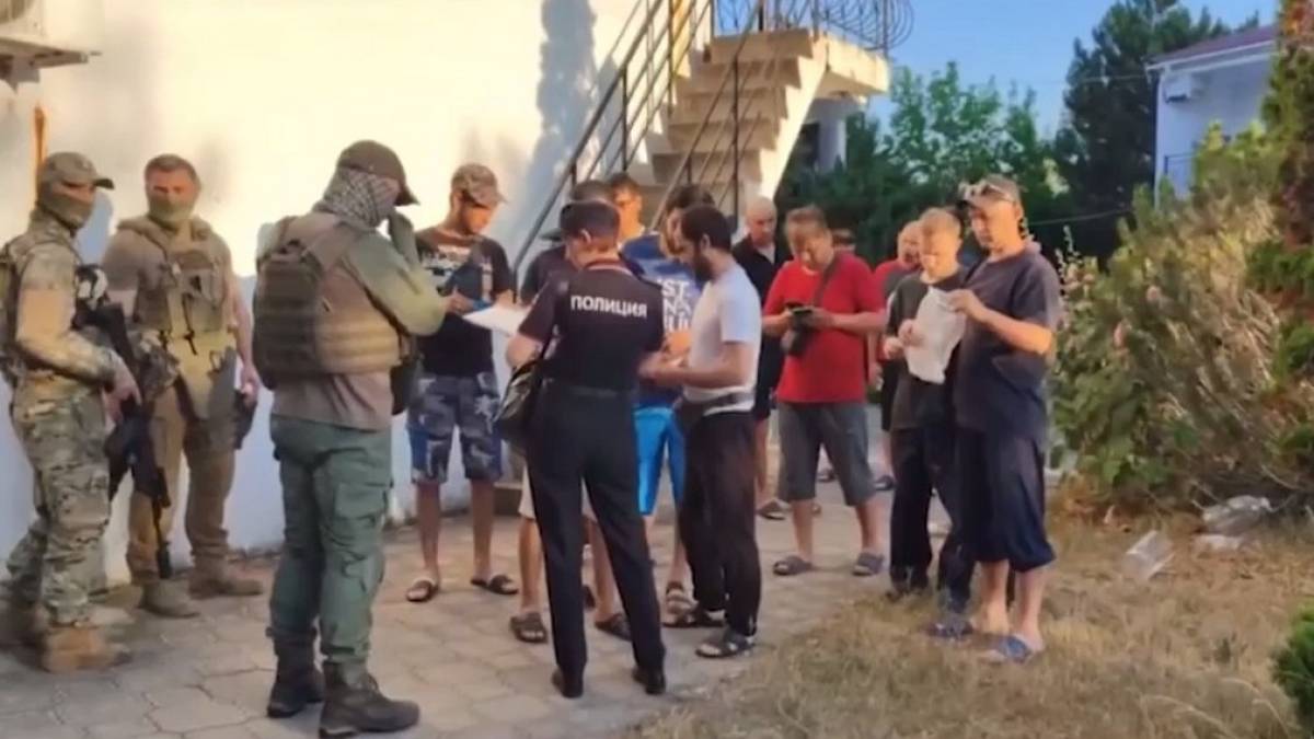 З Бердянська окупанти виганяють мігрантів, яких самі набрали на будівельні роботи