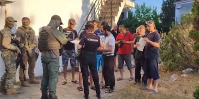 З Бердянська окупанти виганяють мігрантів, яких самі набрали на будівельні роботи