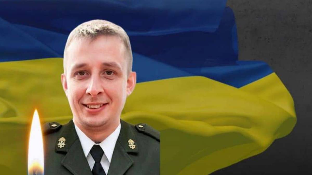 На честь загиблого під час ракетного обстрілу Запоріжжя бійця у нього на батьківщині відкрили меморіальну дошку
