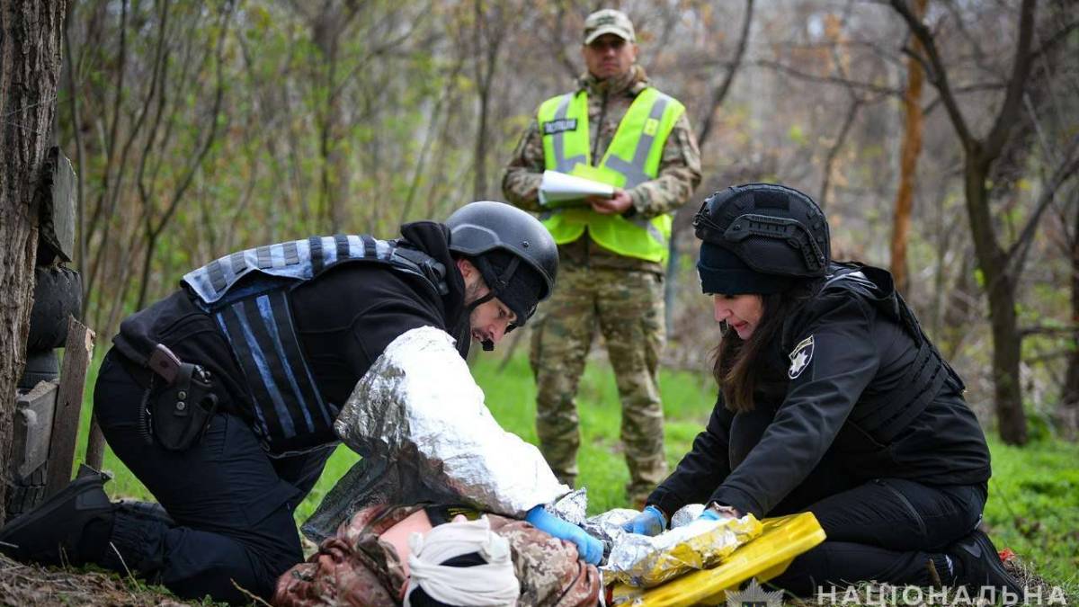 Запорізькі поліцейські вдосконалюють навички тактичної, домедичної та вогневої підготовки