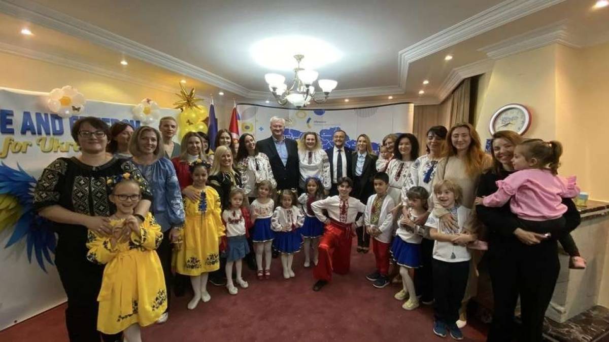Глава МЗС України розпочав візит до Туреччини із зустрічі з українською громадою