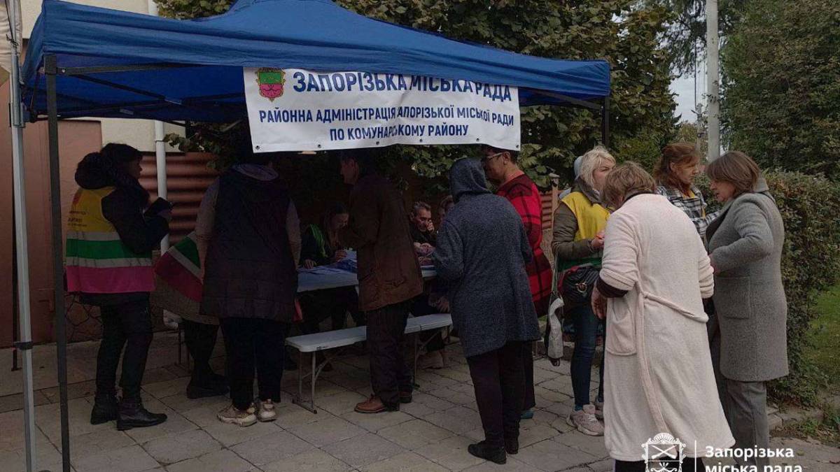 Міські служби обстежують пошкоджені будинки