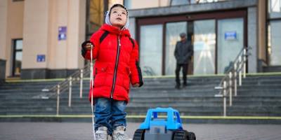 Поліцейський евакуював багатодітну сім’ю з Приморського від обстрілів рф