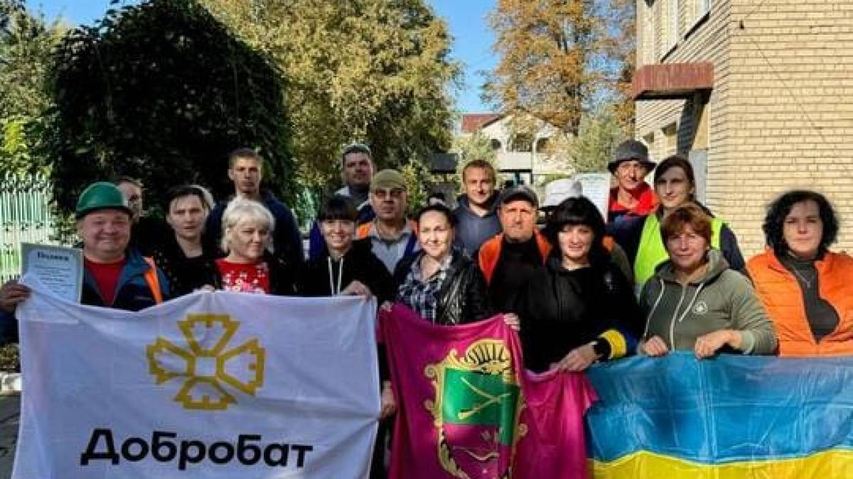 Запорізькі волонтери осередку Добробату долучилися до ремонту дитячого садочку, який пошкодили росіяни