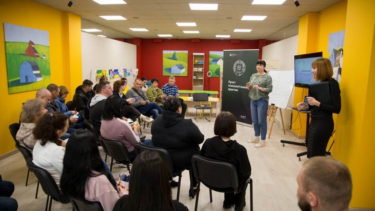 У Запоріжжі військові психологи вчили сім’ї захисників протистояти стресу (фото)