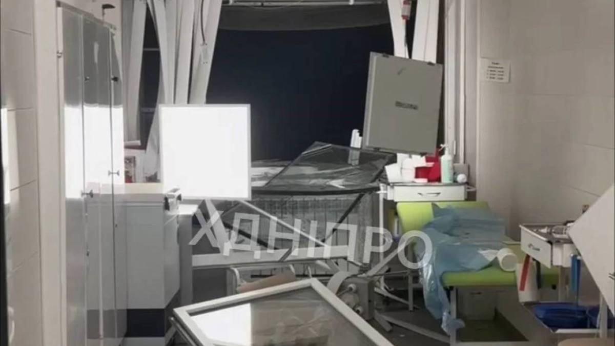 росіяни завдали ракетного удару по Дніпру: троє загиблих, пошкоджено лікарню (відео)