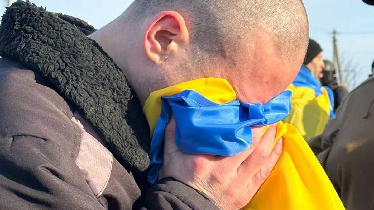 Катар передав Україні листи від полонених військових і списки зниклих безвісти