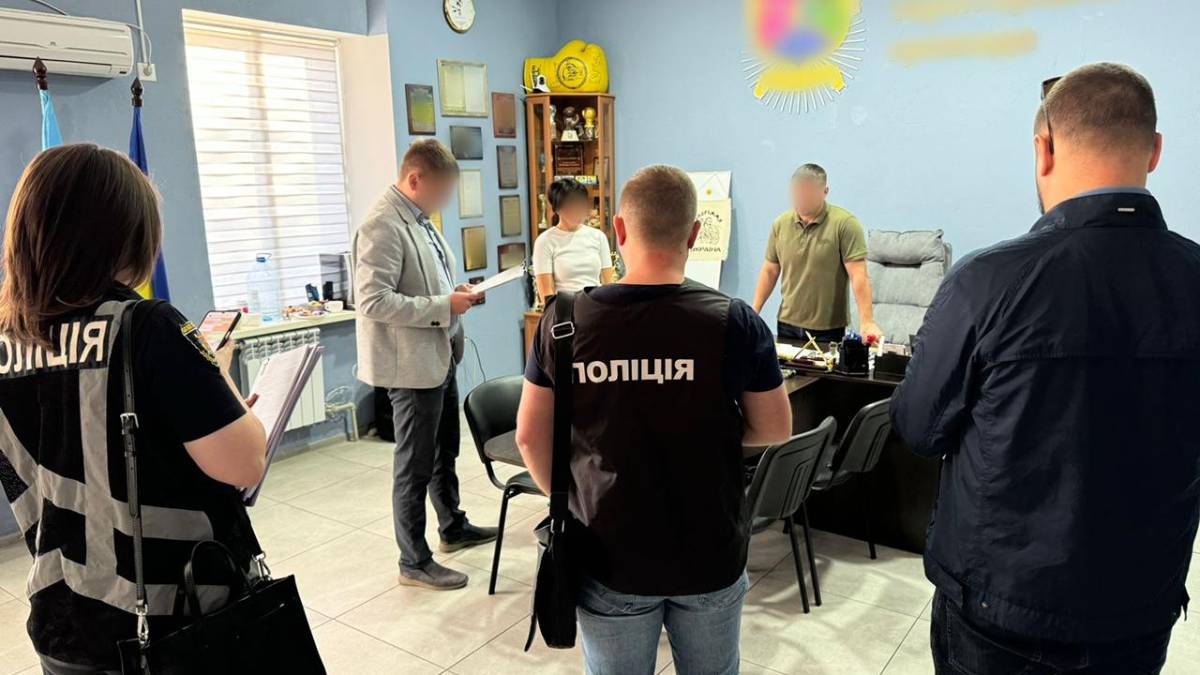 У Запоріжжі суд заарештував майно голови громади, який допомагав депутатам під час війни виїжджати за межі України
